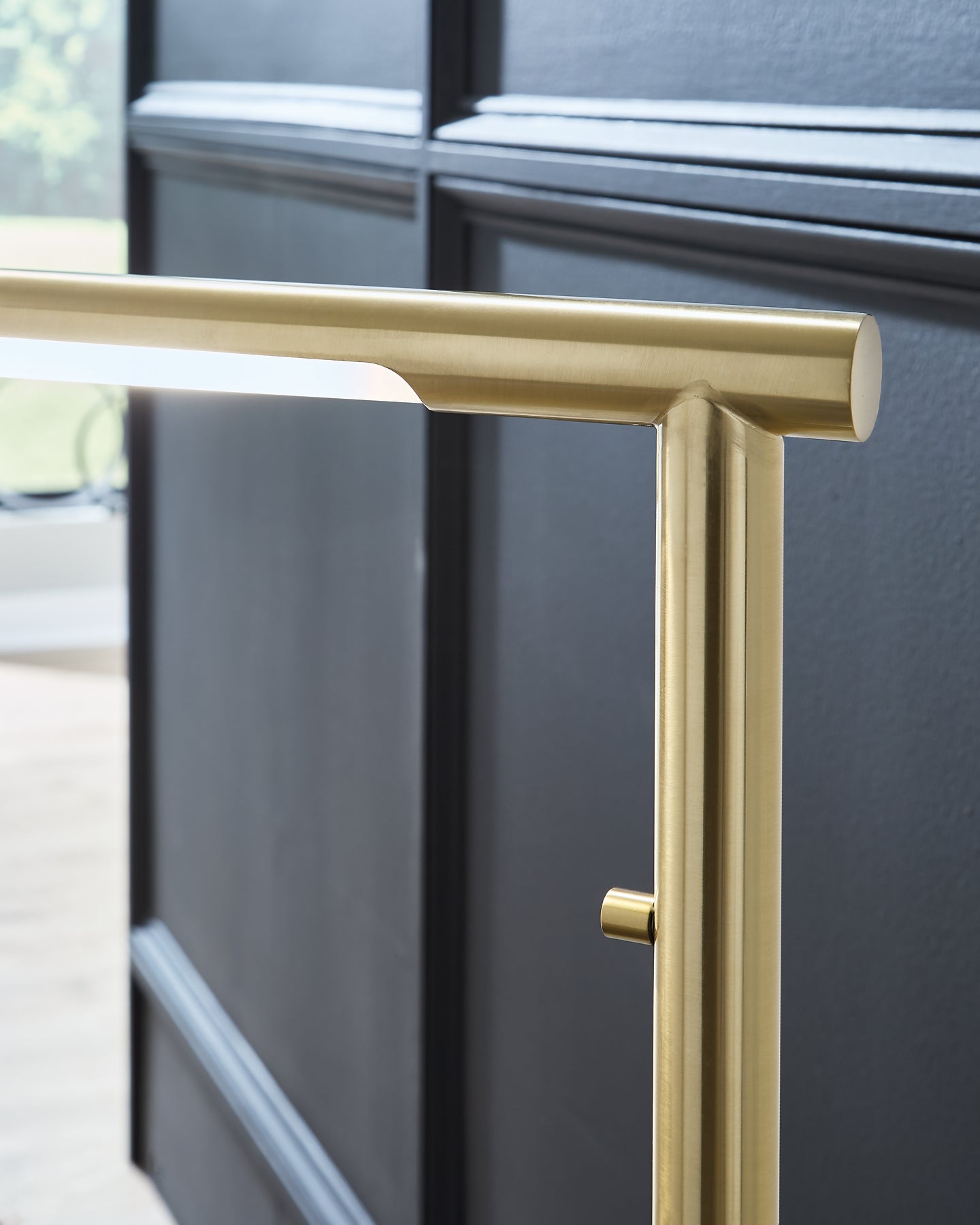 Santiford Metal Floor Lamp (1/CN)